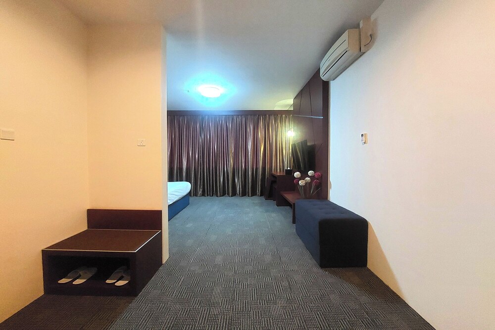 D'MERLION HOTEL 38/55