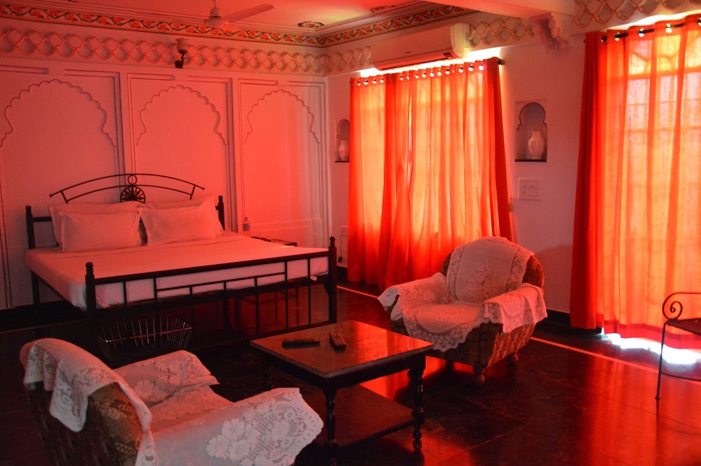 HOTEL POONAM HAVELI 26/50