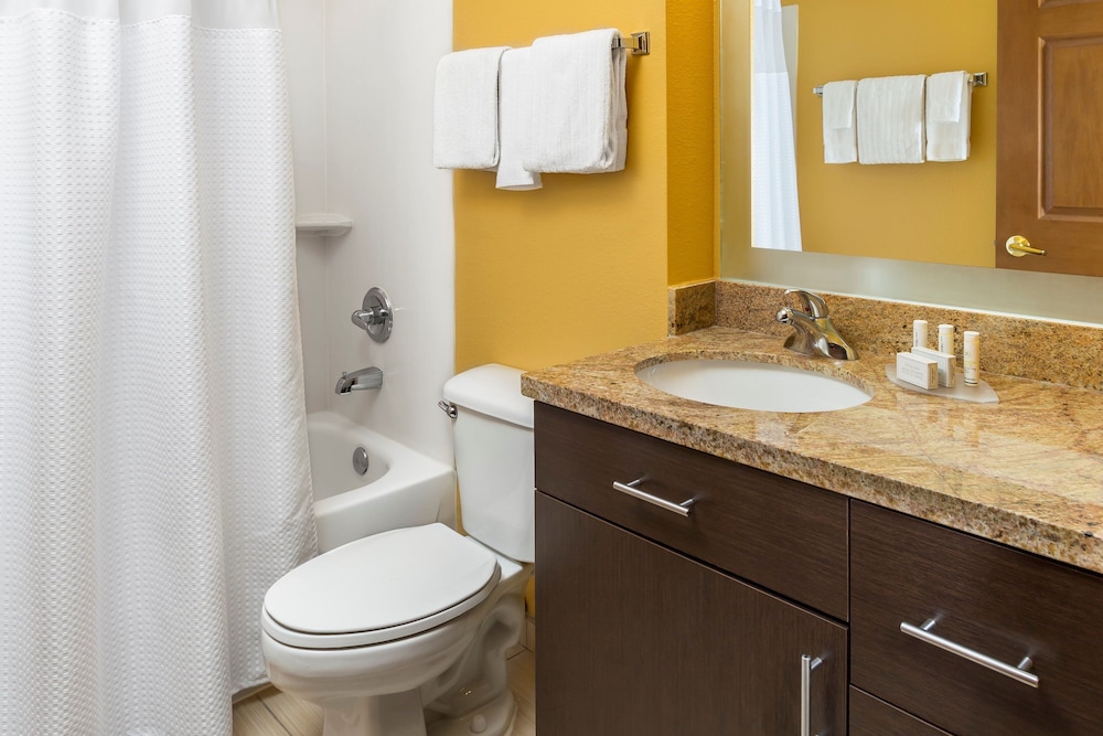 2 BEDROOMS, SUITE, ACCESSIBLE