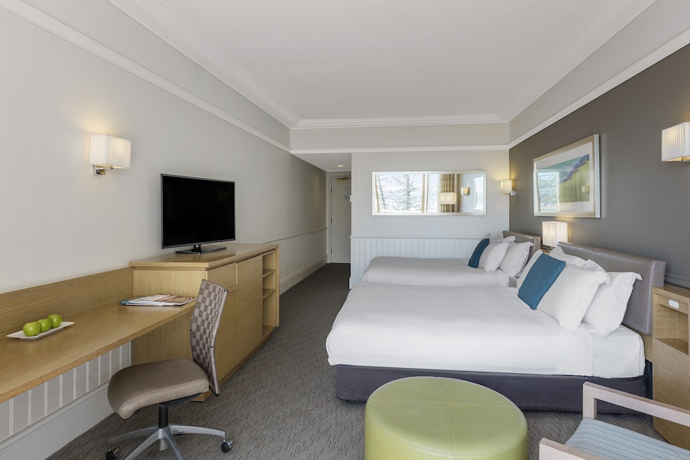 Crowne Plaza Terrigal 18/75