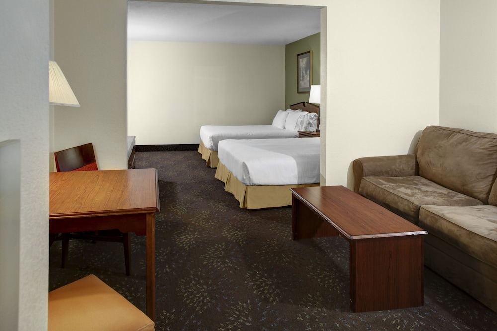 Holiday Inn Express And Suites Deadwood Gold Dust Casino 37/78