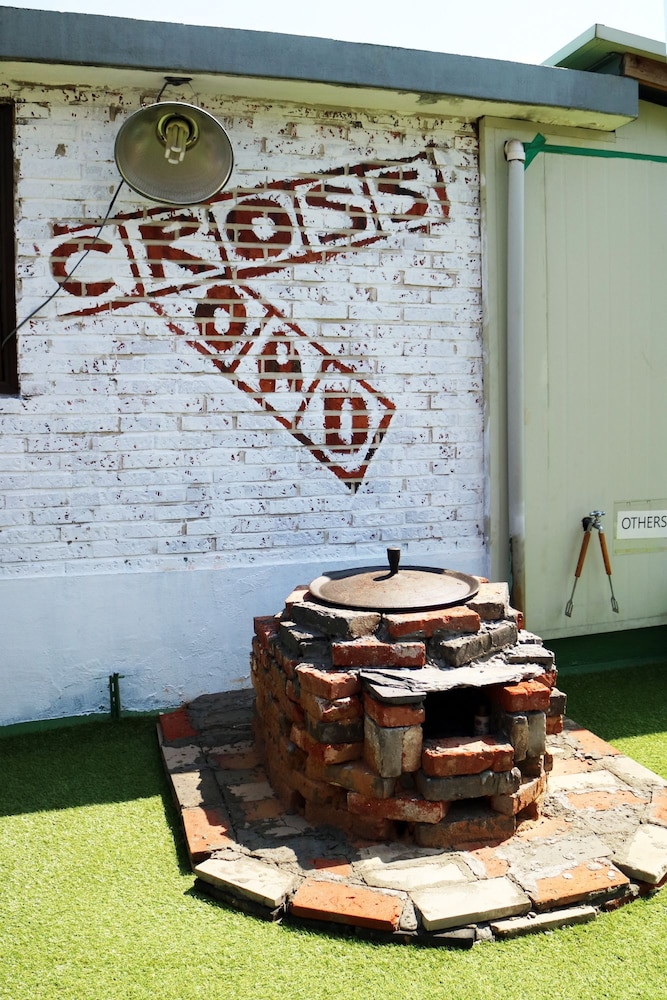 Crossroad Backpackers 8/41