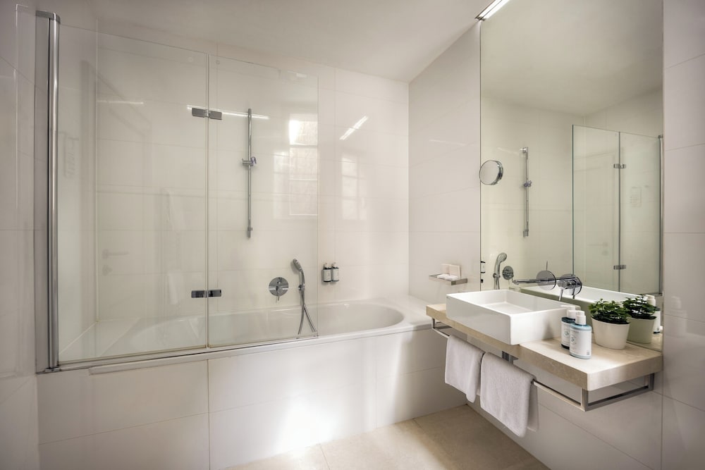 غرفة قياسية رباعية بسريرين منفصلين مع أريكة، Hotel Bishops House 4/10