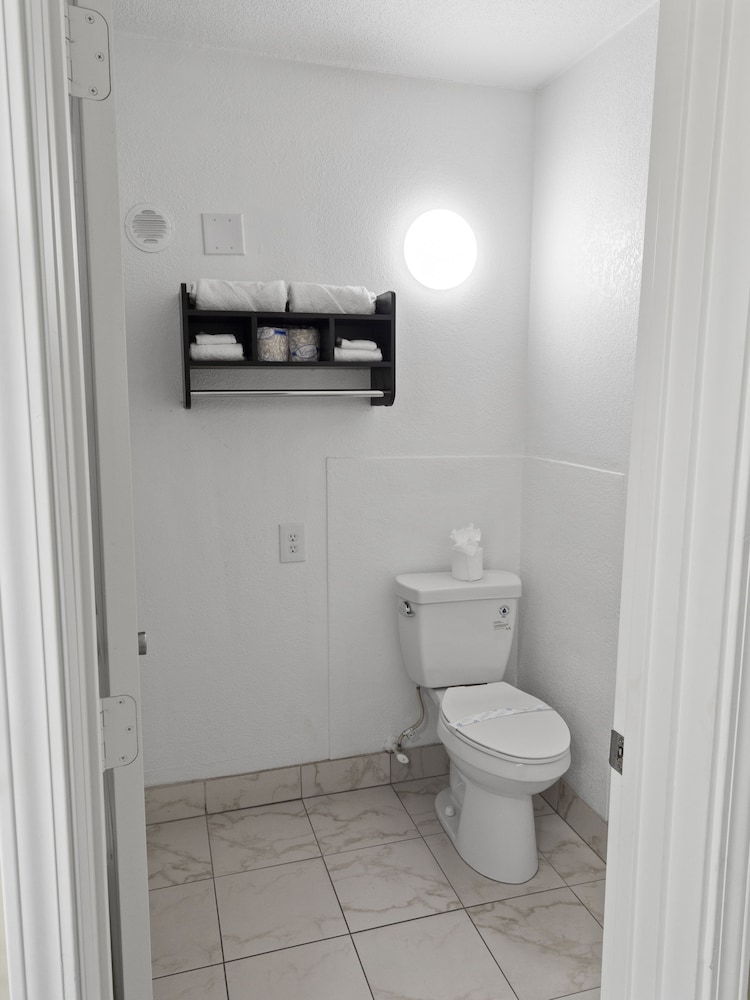 Dream Inn Fresno 44/50