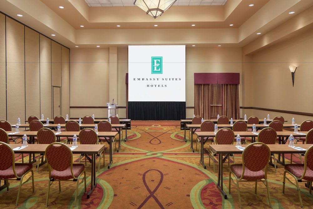 Embassy Suites by Hilton San Marcos Conference Center 66/76