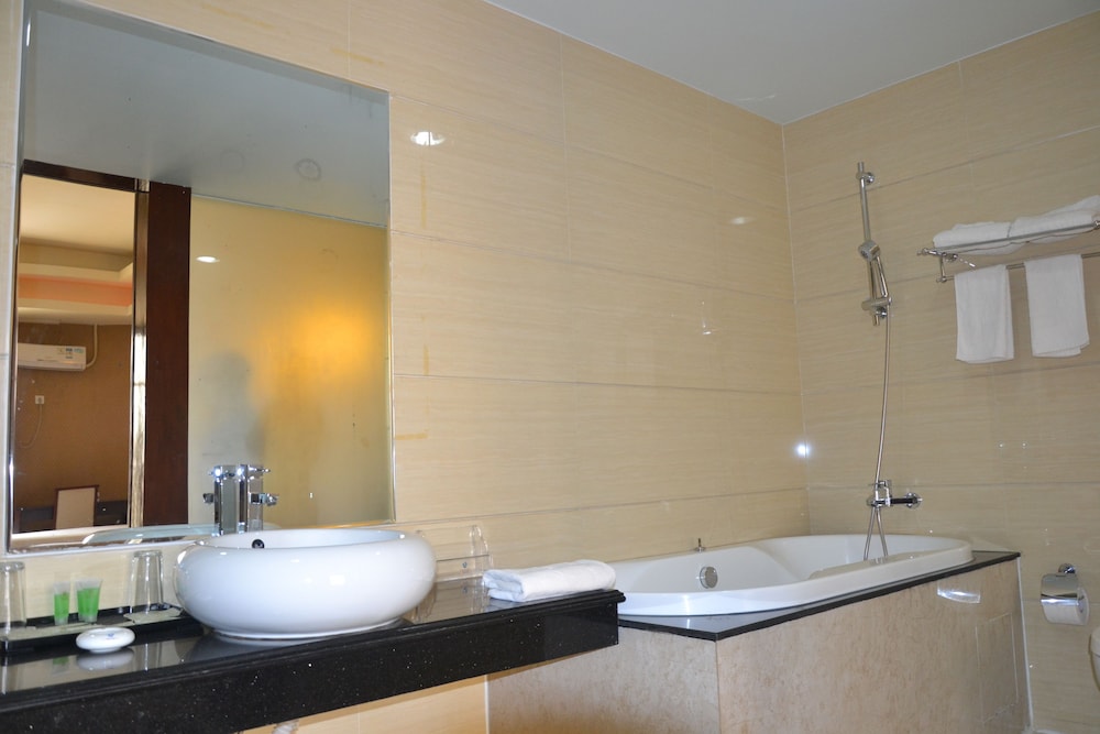 Kololo Courts Hotel & Restaurant 40/40