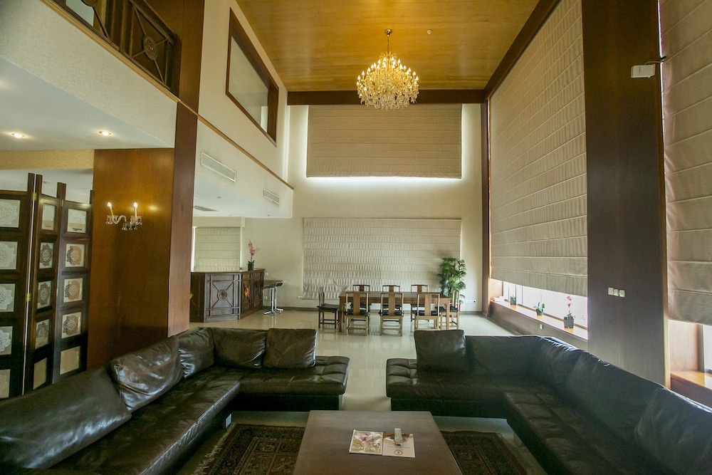 Lagos Oriental Hotel 58/74