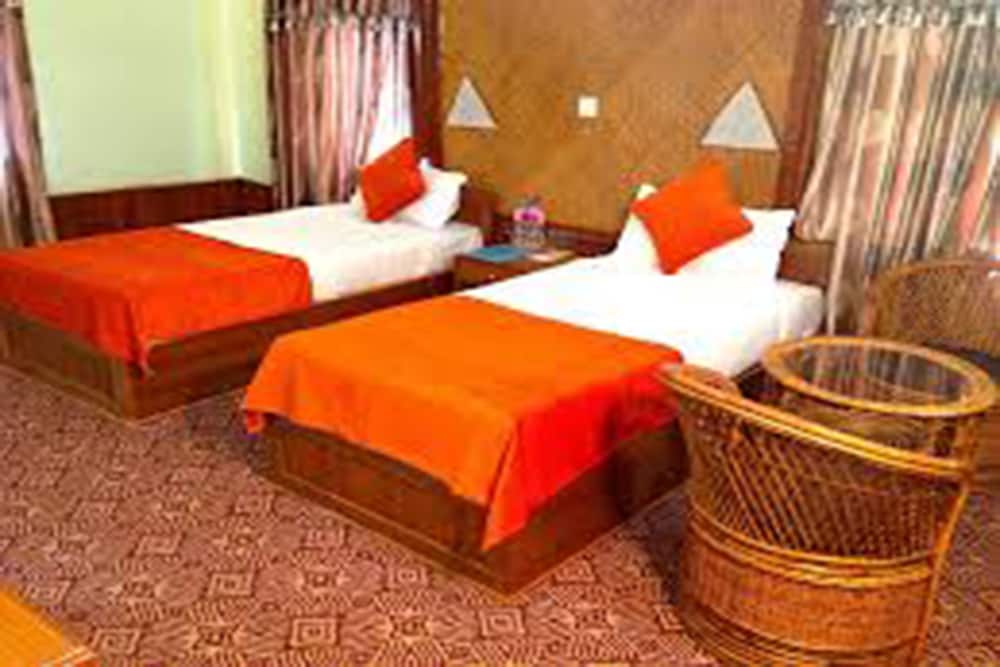Dhampus Resort 7/19