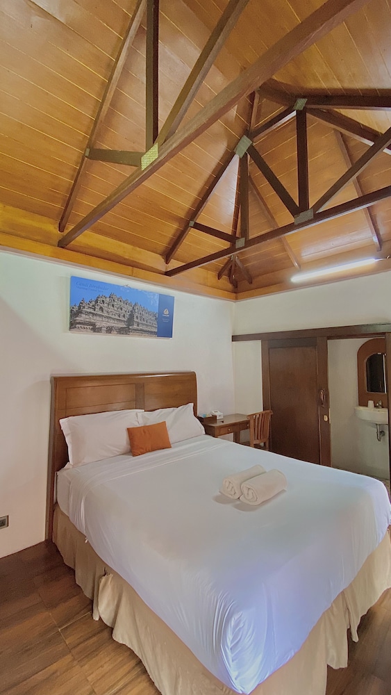 Chrome Hotel & Resort Solo 16/50