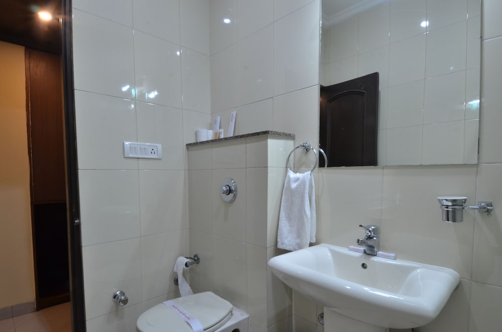 Hotel Sarovar Regency 26/27