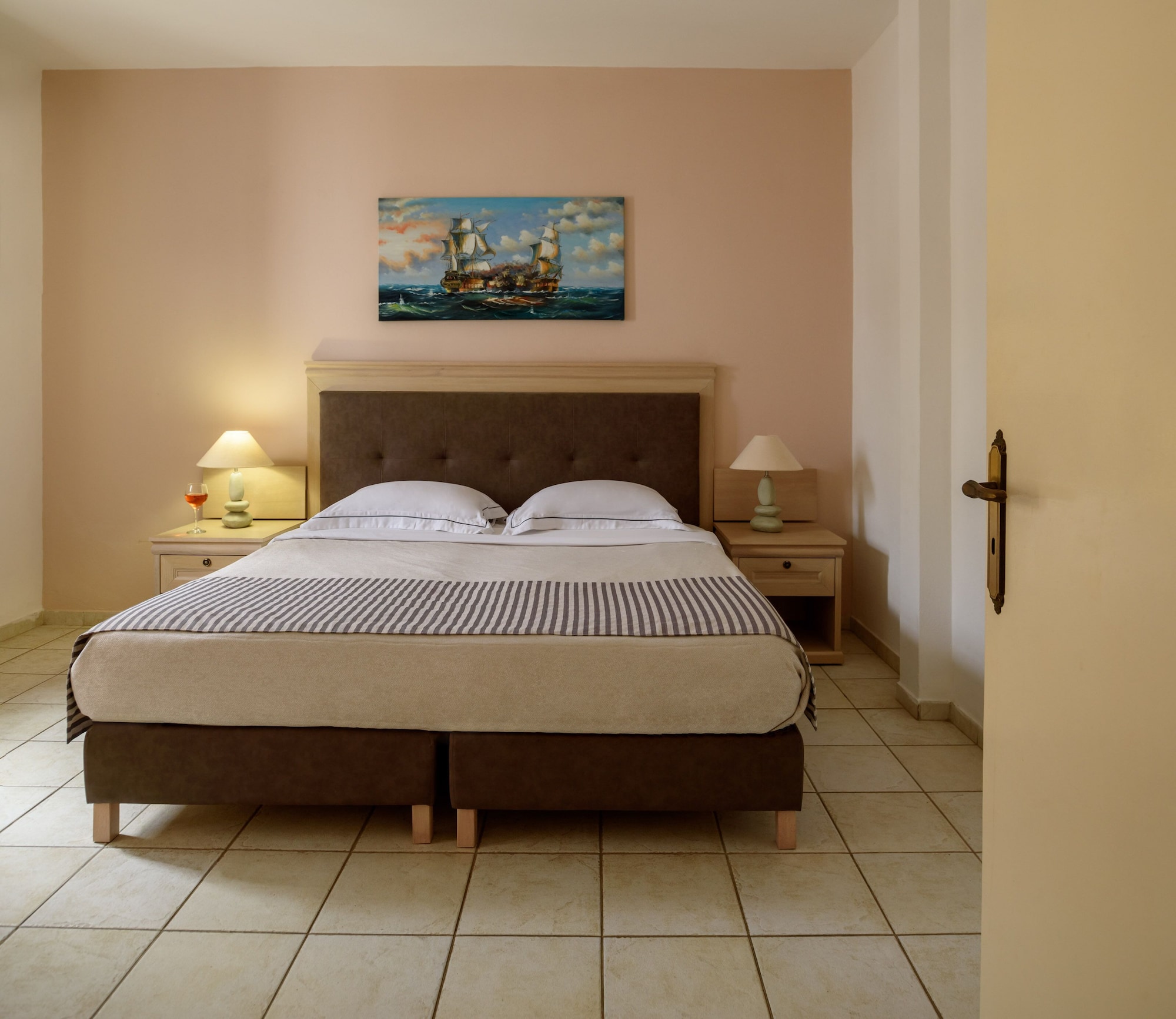 MAISONETTE, SUPERIOR, SUITE