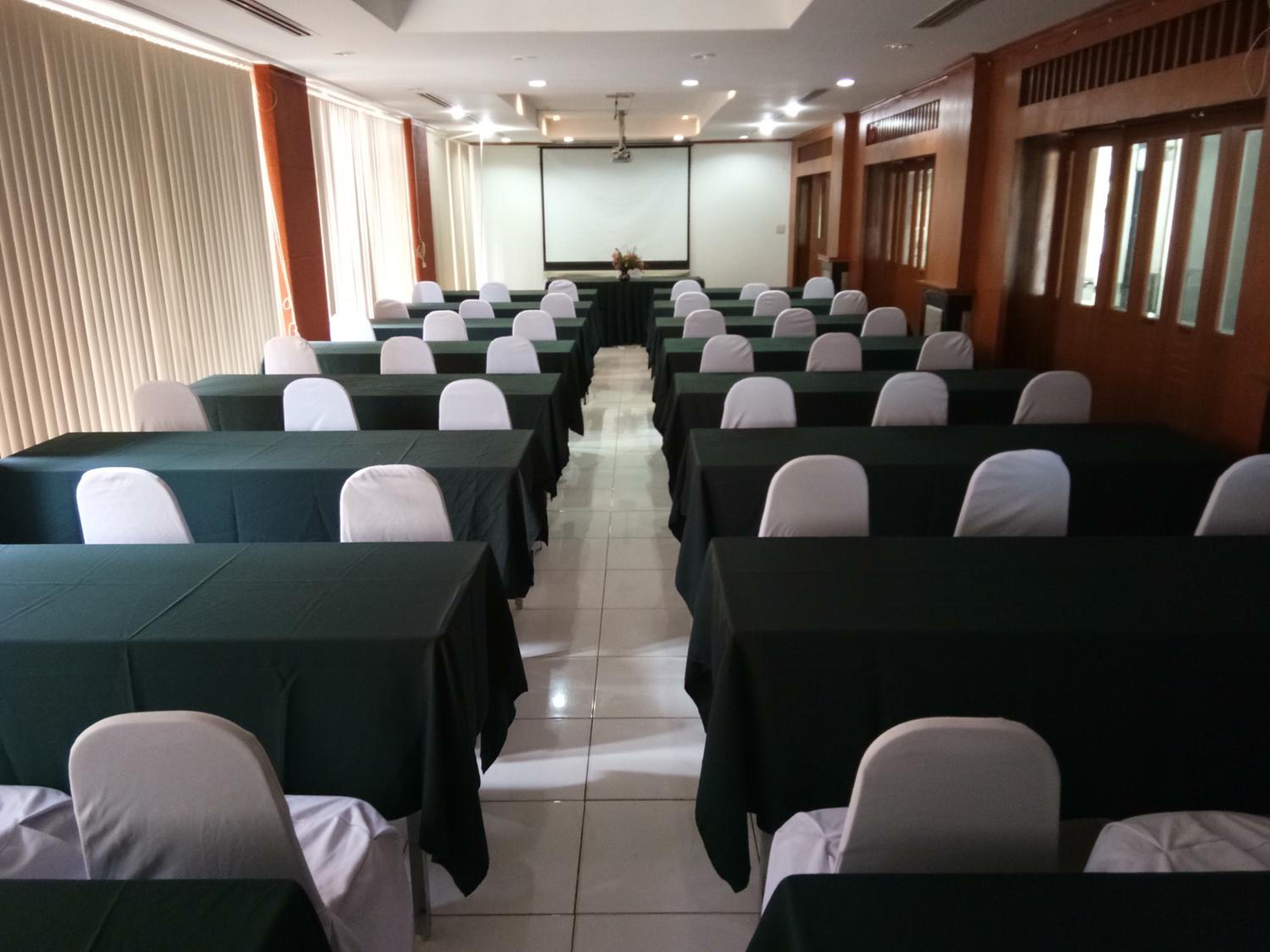 Auychai Grand Hotel 40/50