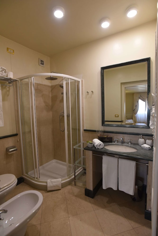 Suite Hotel Santa Chiara 31/50