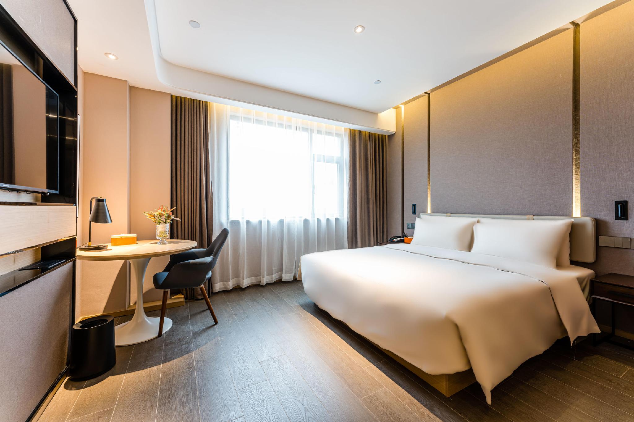 Superior, King and Queen Bed