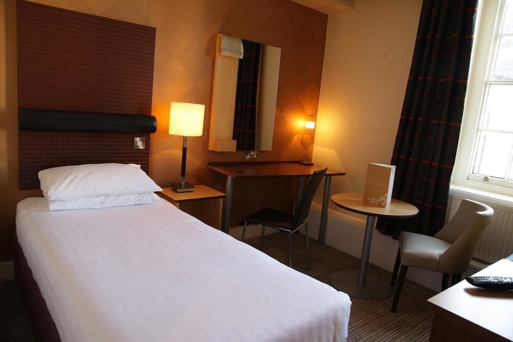 The Angel Hotel Cardiff 15/60