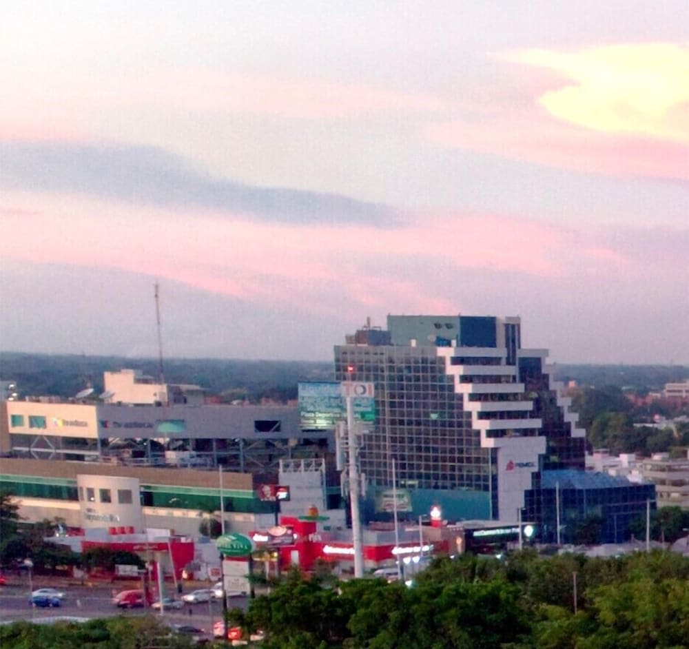 Hyatt Regency Villahermosa 2/50