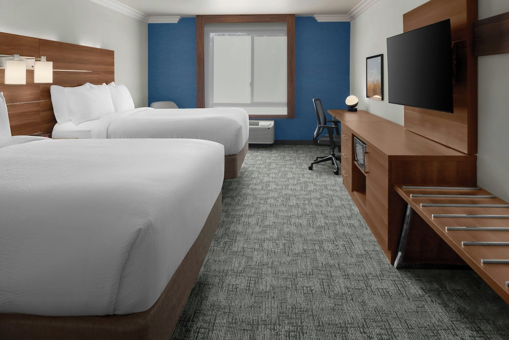 Holiday Inn Express Suites Rancho Cucamonga 16/57