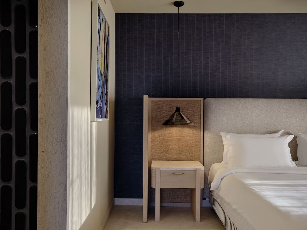 Signature, Suite, King Bed, Sea Front, Plunge Pool