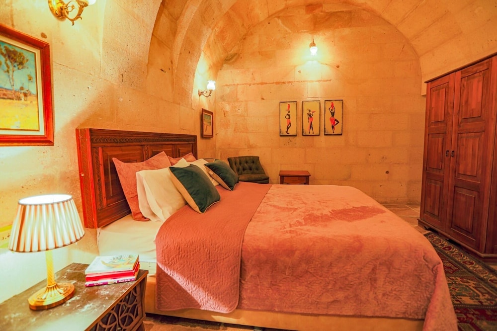 Sinasos Palace Cave Hotel 7/48