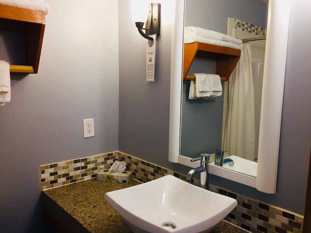 Kingfisher Oceanside Resort and Spa 57/59