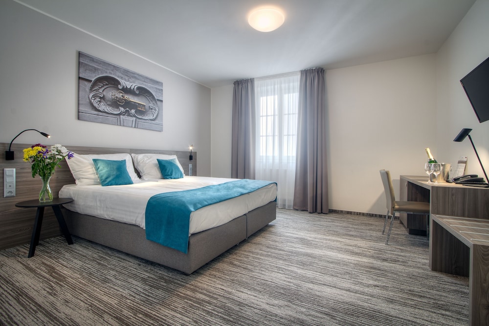 Hotel Pav 24/63