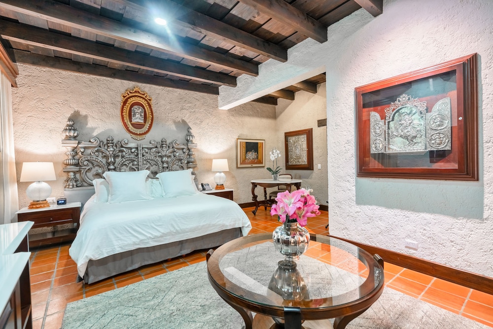 MASTER, SUITE, KING BED