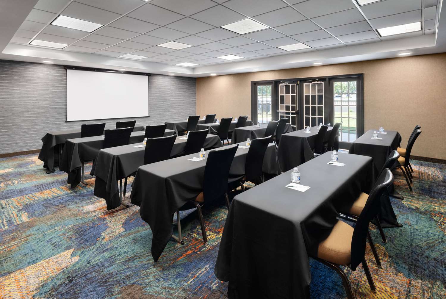 La Quinta Inn & Suites by Wyndham Greensboro NC 41/55