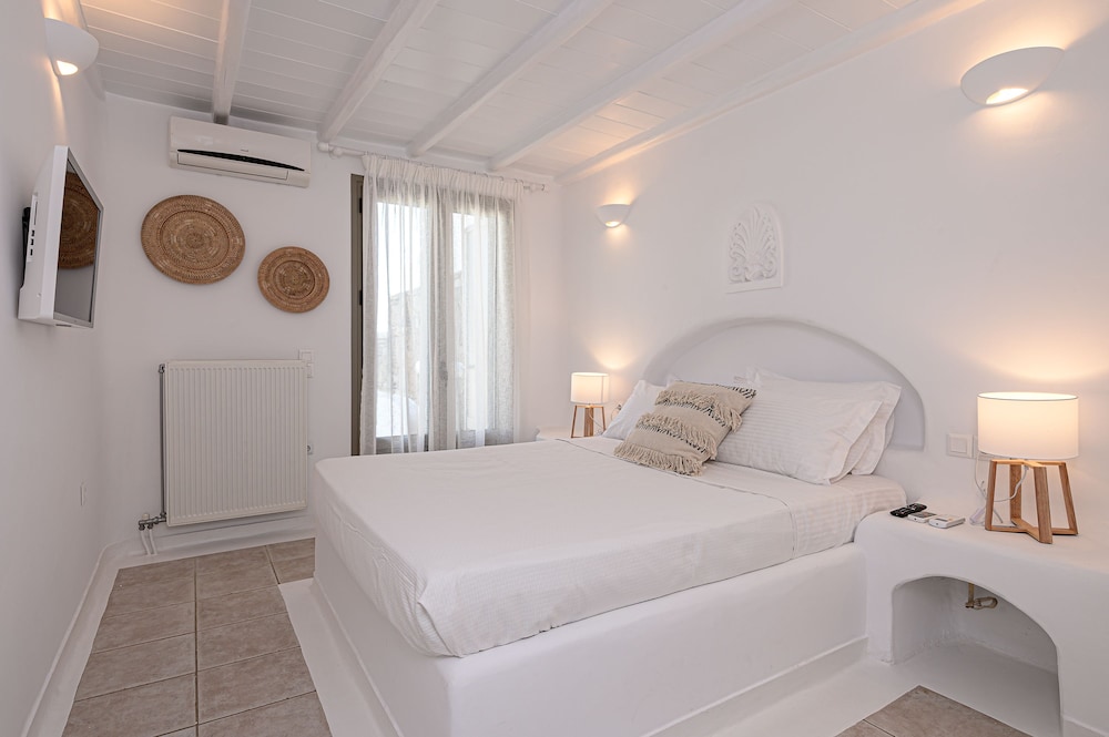 Thalia, 5 Bedrooms, Executive, Villa, Twin Beds, Bunk Bed, 3 Queen Beds, Sofa, Private Pool، 9 Muses Villas Mykonos 4/10