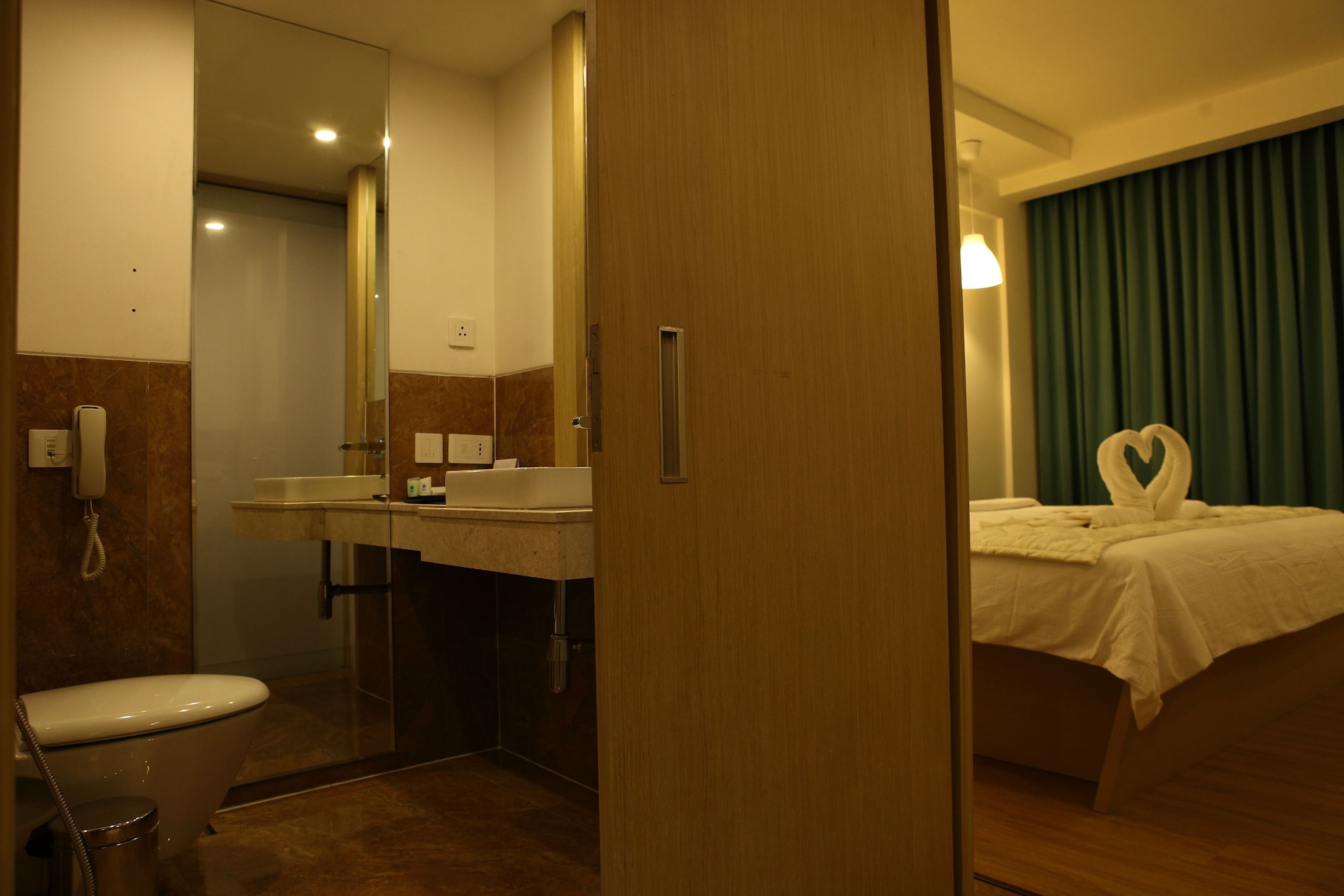 Executive Suite with Two Beds Room