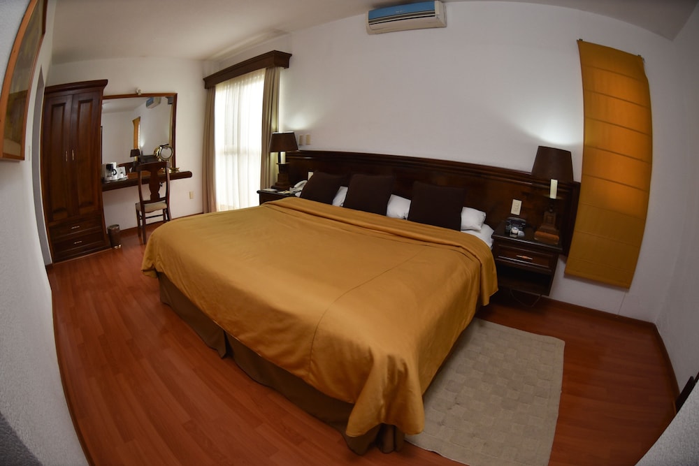 Standard, King Bed, Garden View