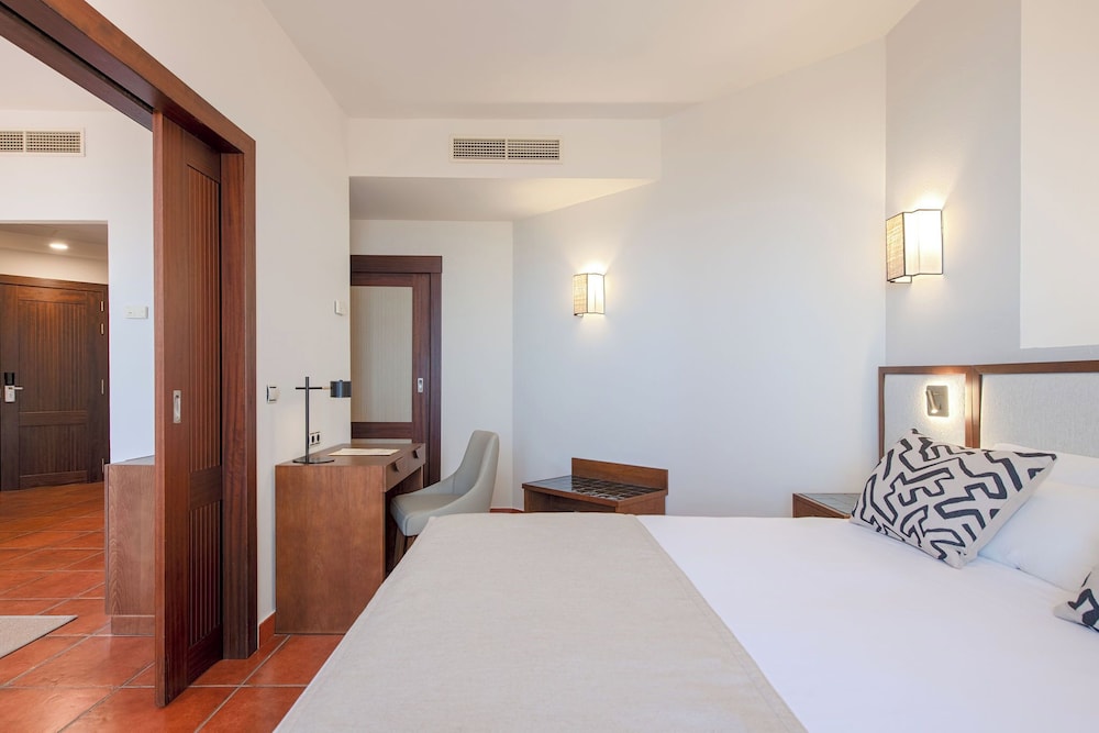 Junior Suite, Twin Beds, Sea View, Sofa
