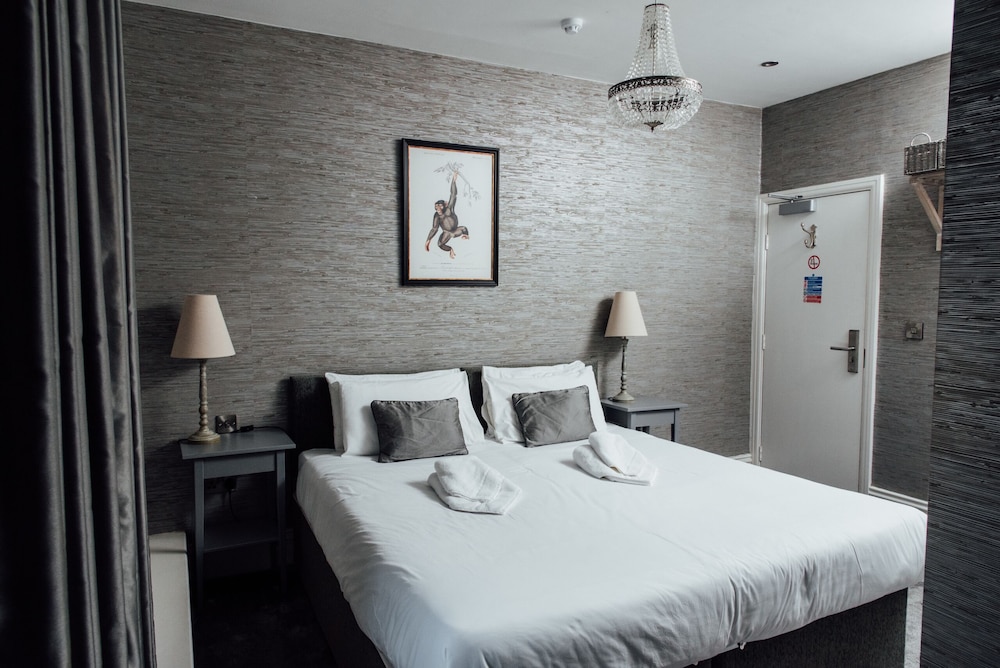 Peaky Blinders Accommodation & Bar 28/50