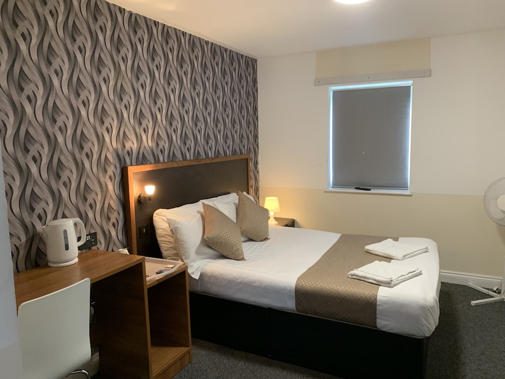 IBI Imperial Salford (ex Trivelles Hotel Manchester - Cross Lane) 12/62