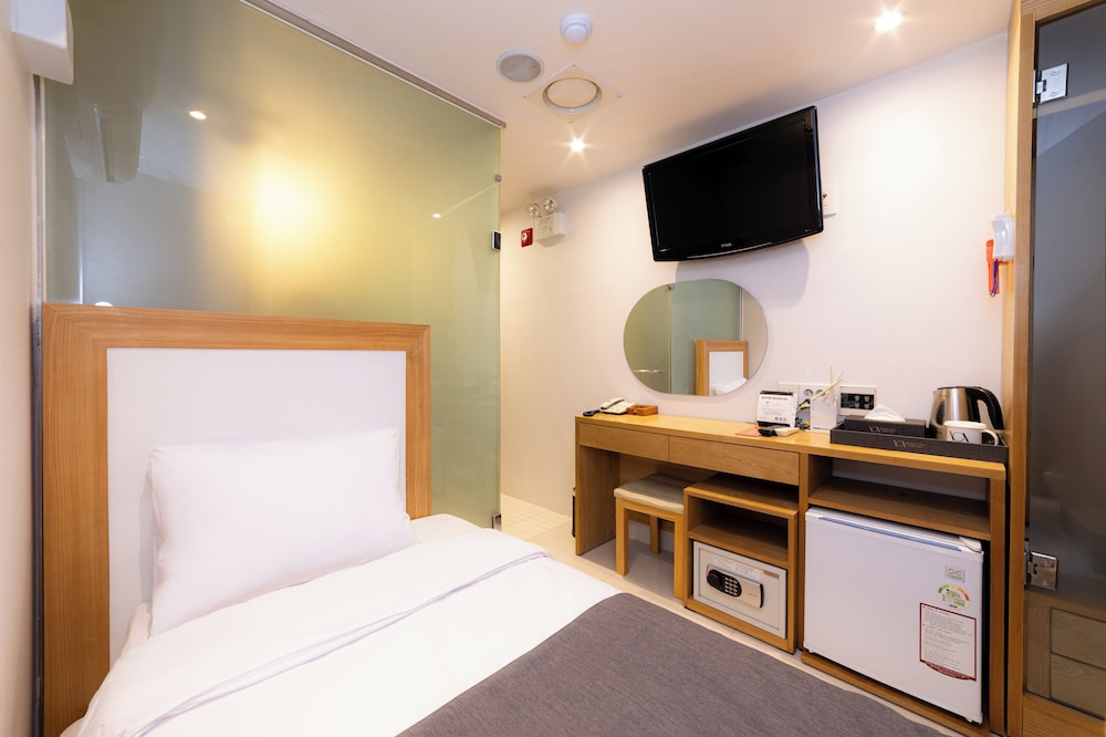 ROOM, SINGLE
