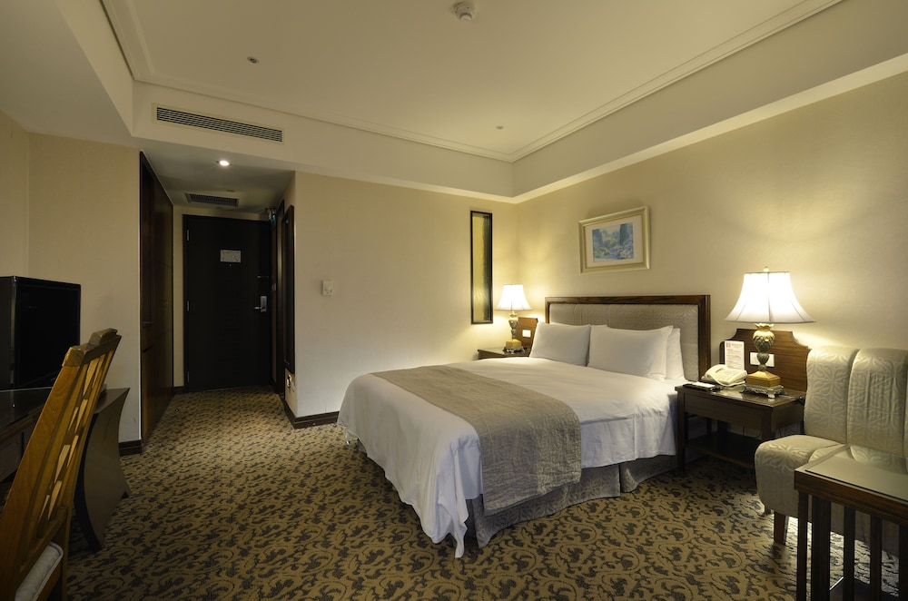 Hotel Regalees 12/43