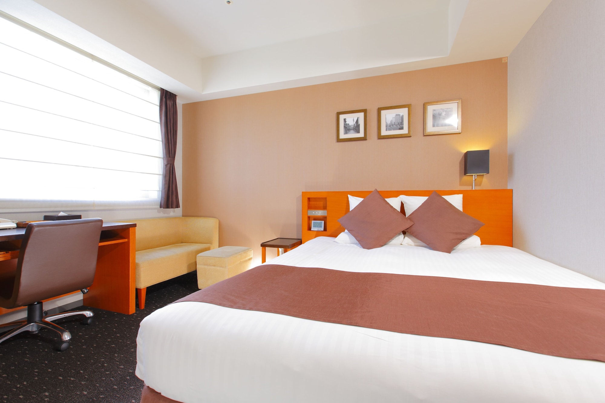 STANDARD, QUEEN BED, NO CLEANING SERVICES