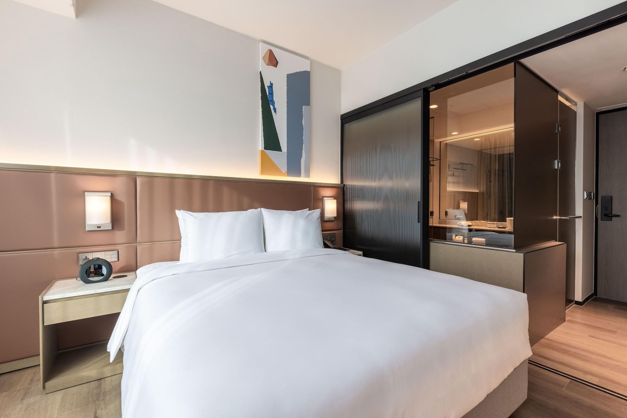 غرفة بسرير مزدوج بإطلالة، AC Hotel by Marriott Seoul Gangnam 2/5