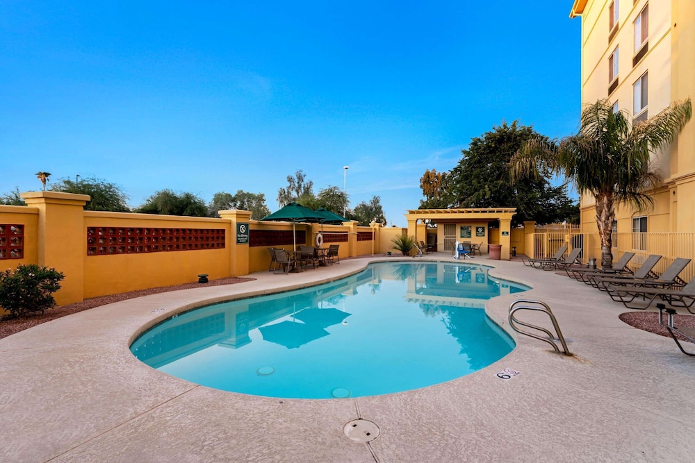 La Quinta Inn Suites By Wyndham Mesa Superstition Springs 1/52
