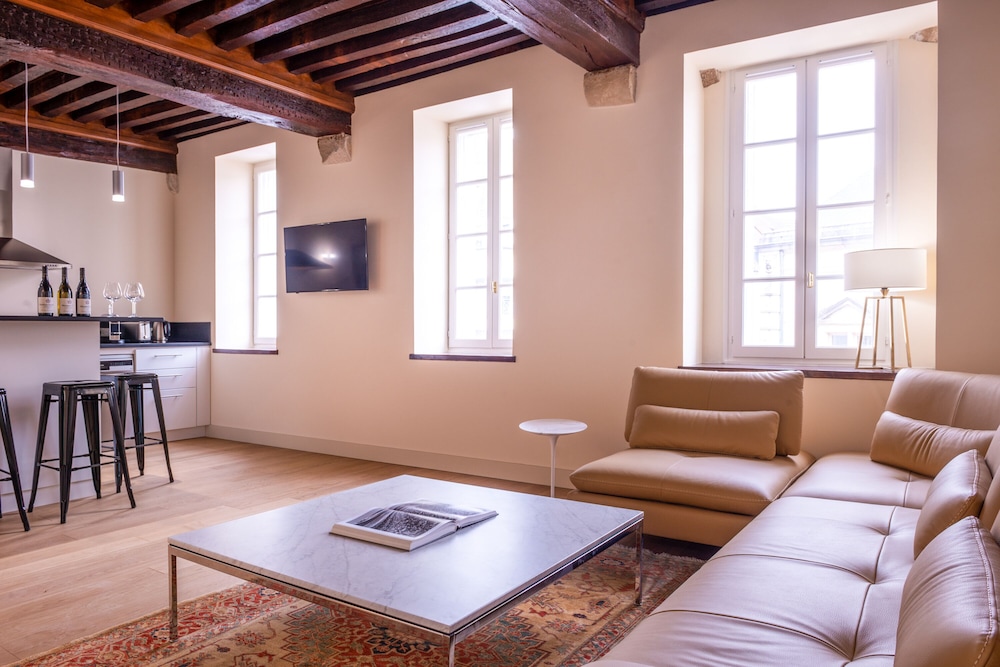 L Hotel de Beaune 45/73