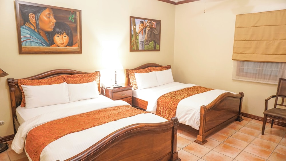 Deluxe, 2 Queen Beds