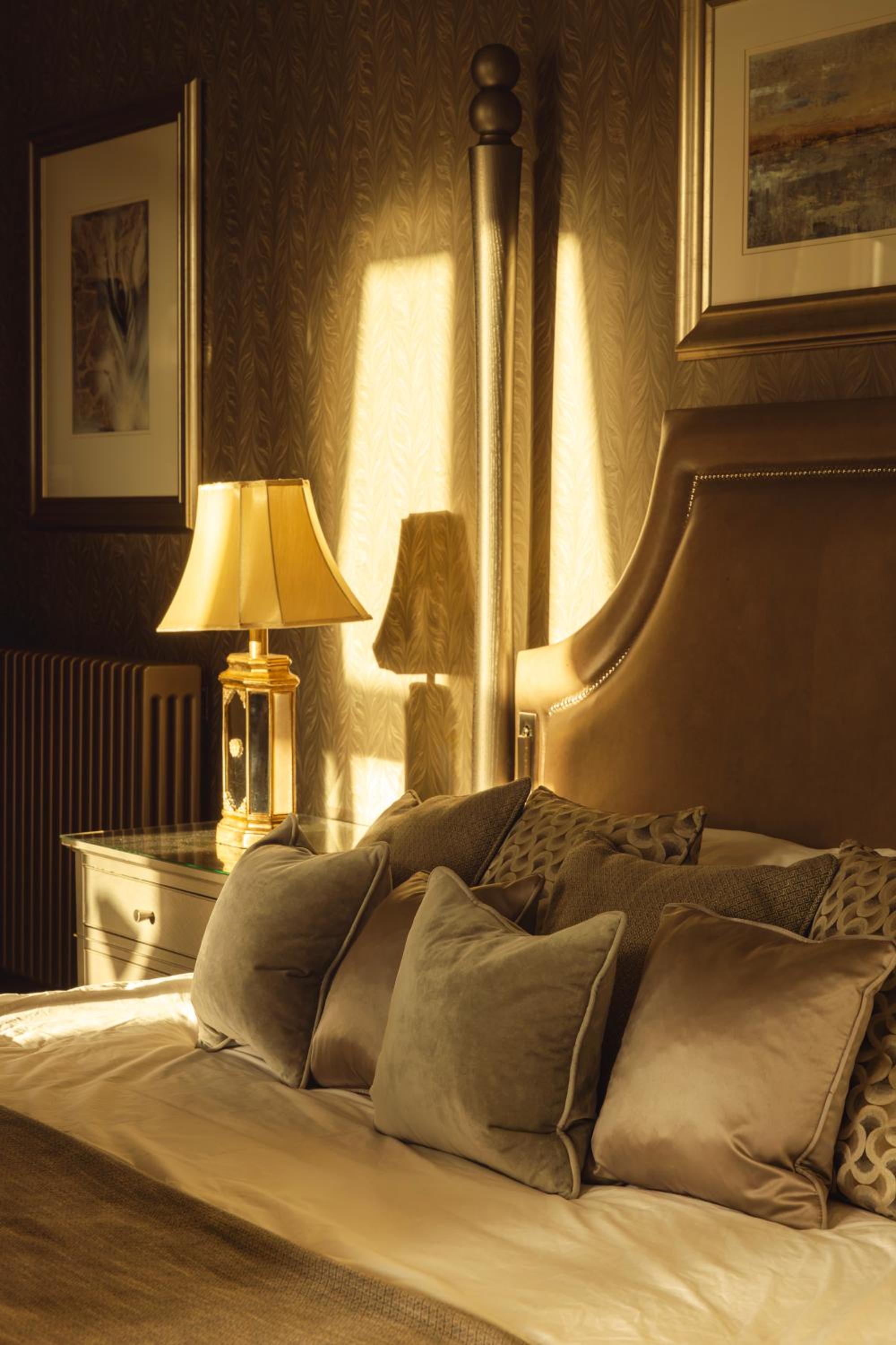Master, Suite