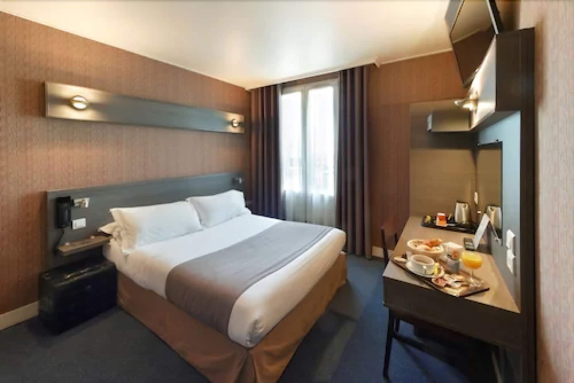 ROOM, DOUBLE BED