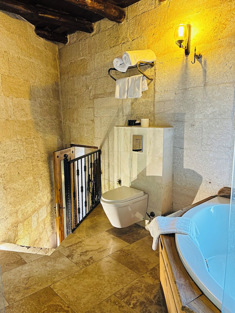 Caftan Cave Suites 26/49