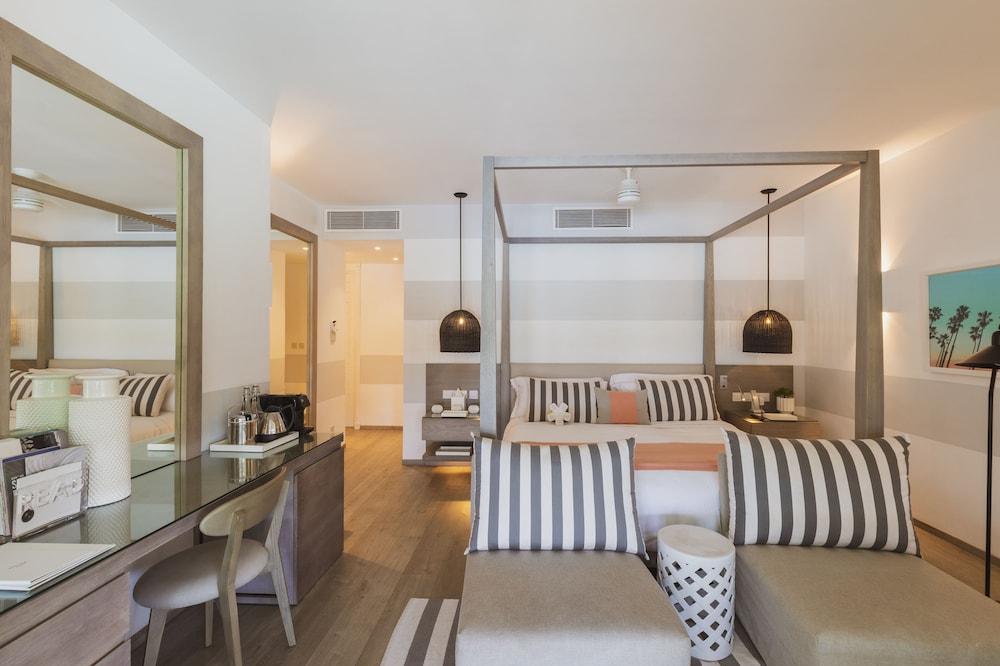 LUX Grand Gaube Resort and Villa 33/80
