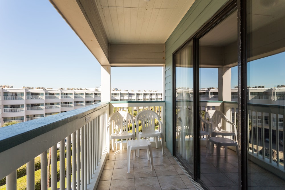 Casa Del Mar Beachfront Suites 32/82