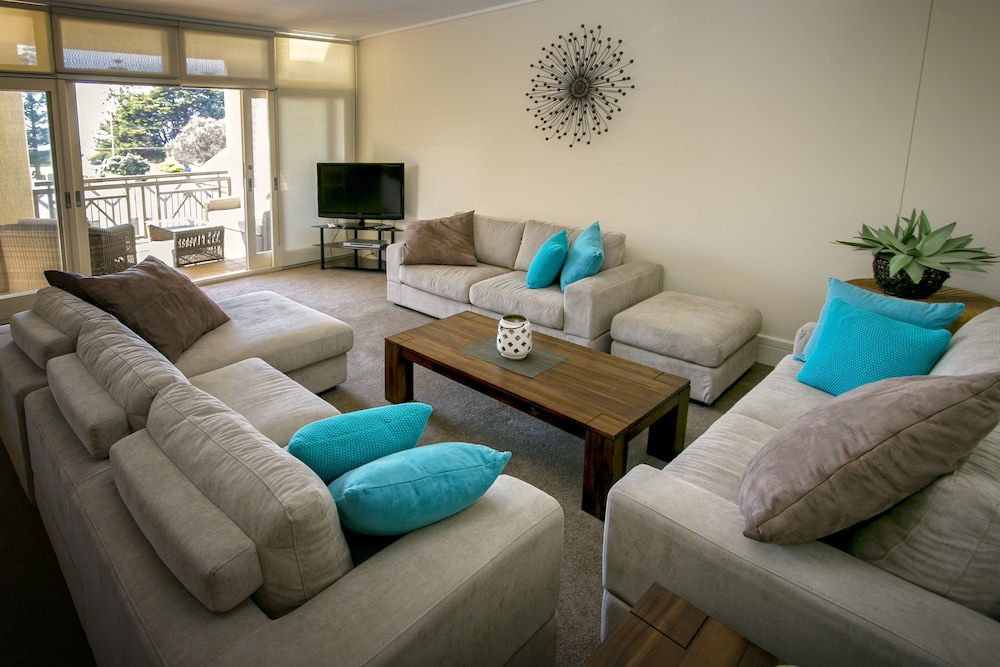 PORTSEA VILLAGE RESORT 43/69