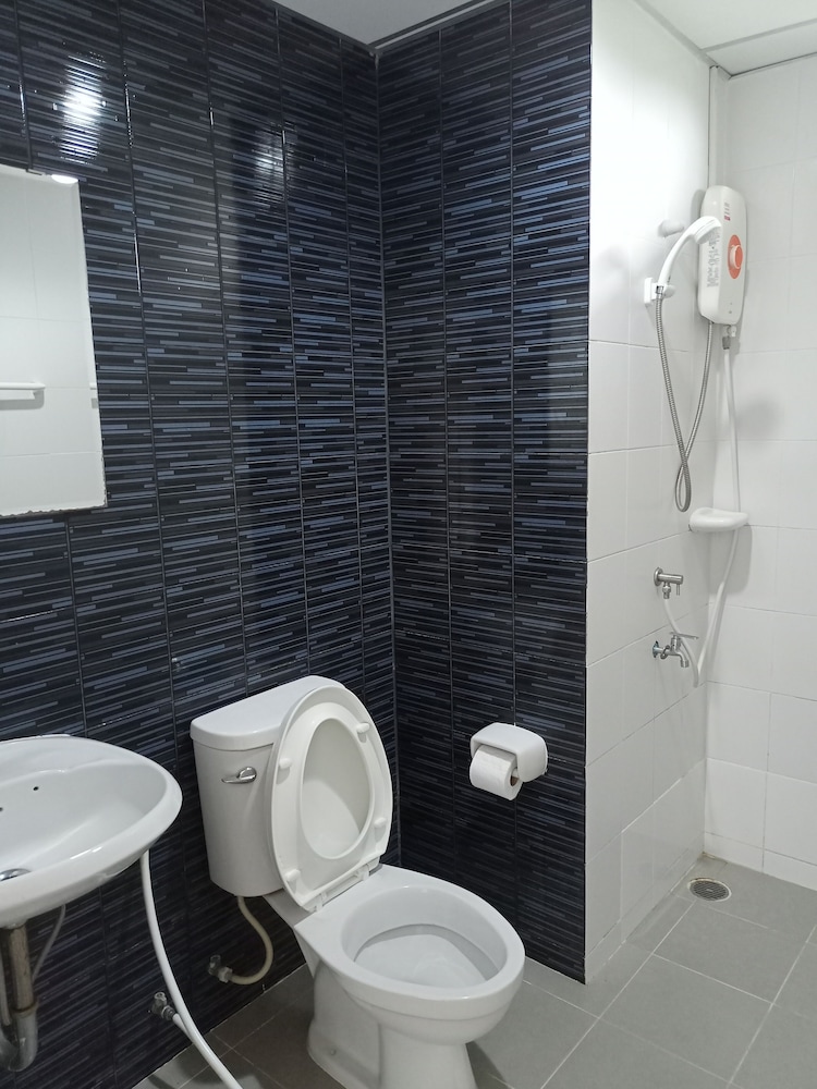 Room 9 Residence - Adult Only 42/43