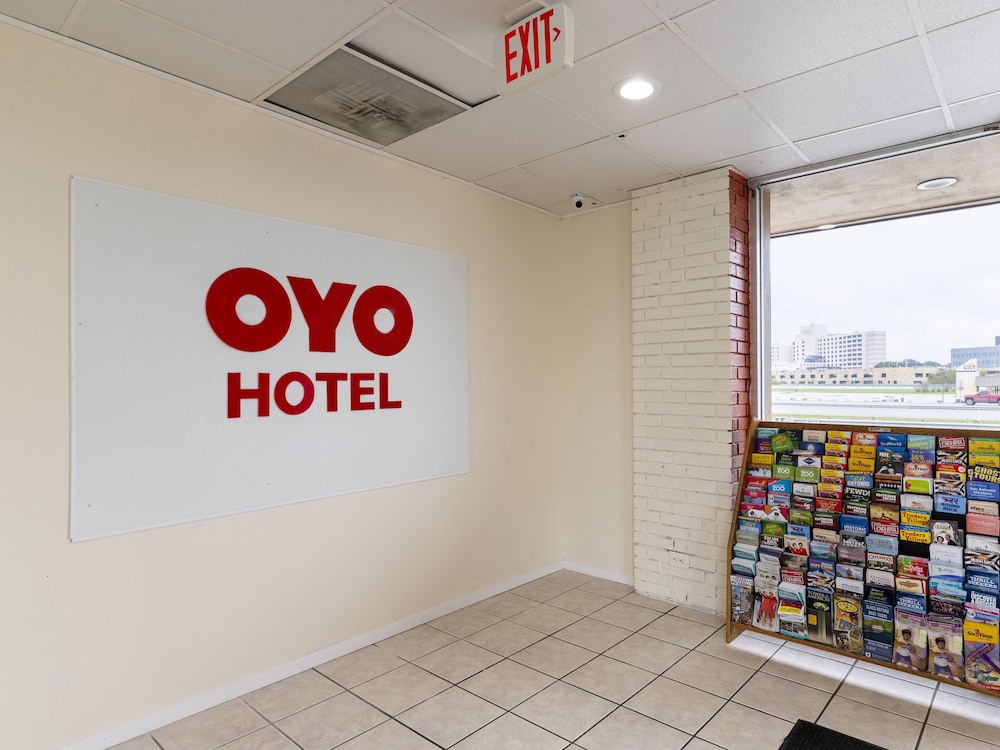 Oyo Hotel San Antonio Lackland AFB/Seaworld Hwy 90 W 37/52