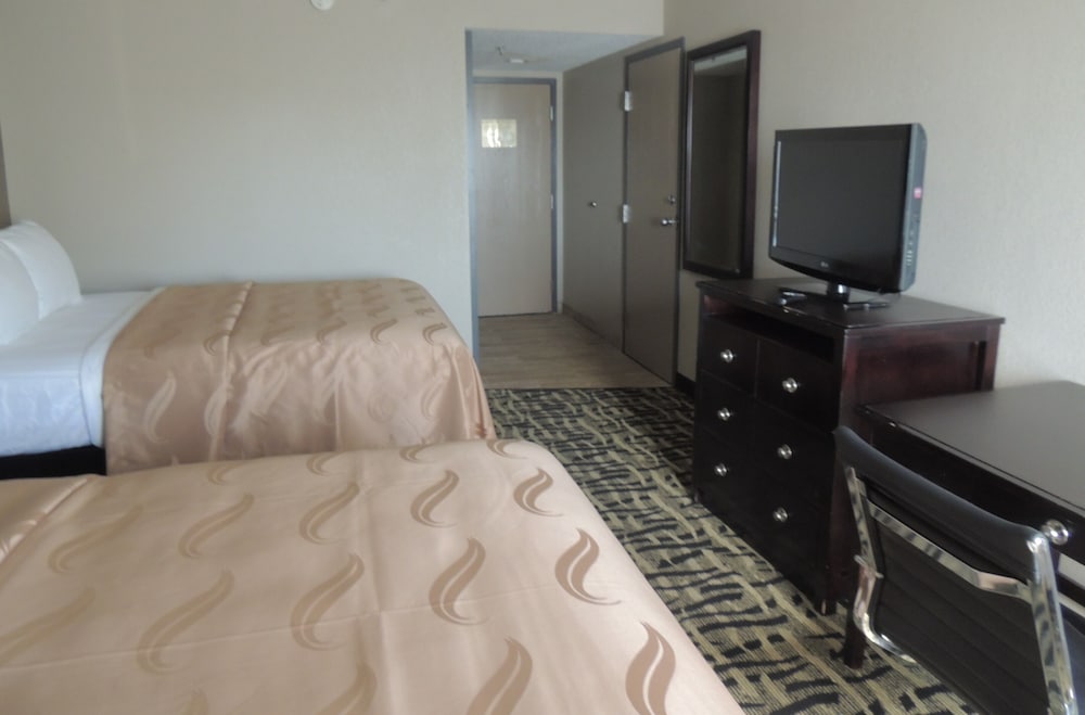 Quality Inn Rochester West 11/32