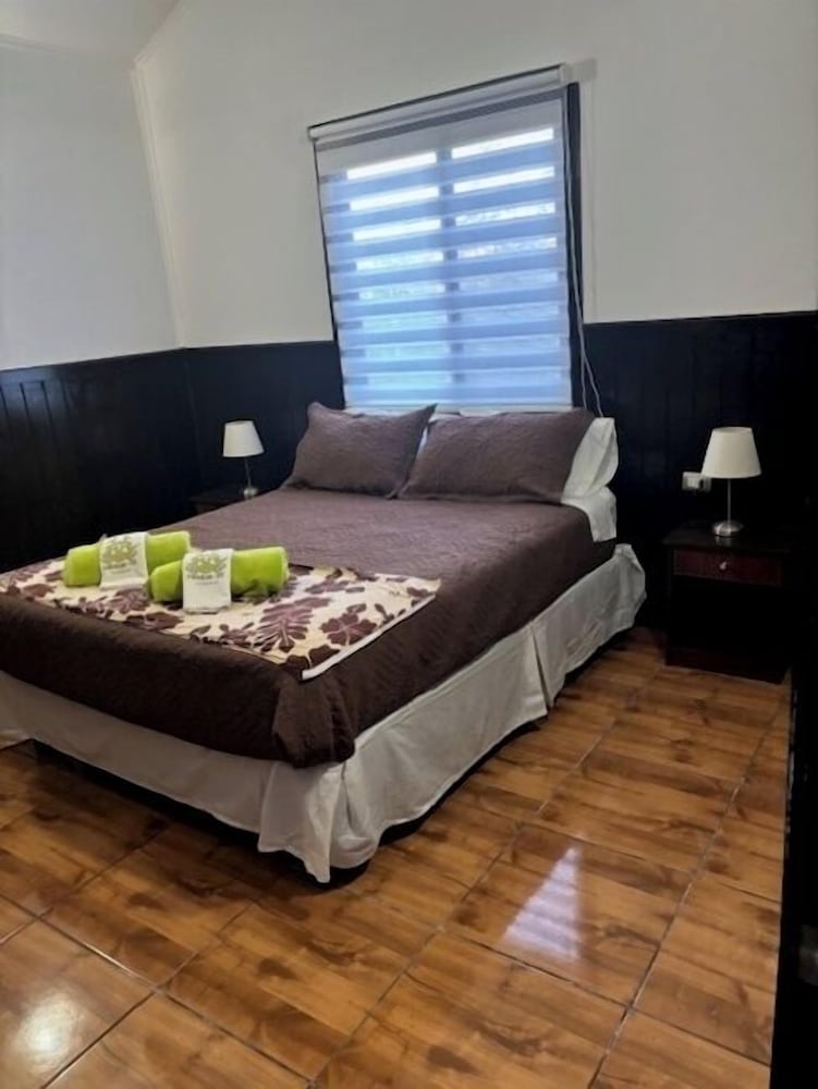2 Bedrooms, Deluxe, Cabin, 1 Queen and 3 Single Beds